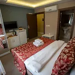 Royal Life Exclusive Hotel