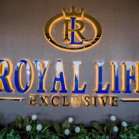 Royal Life Exclusive מלון