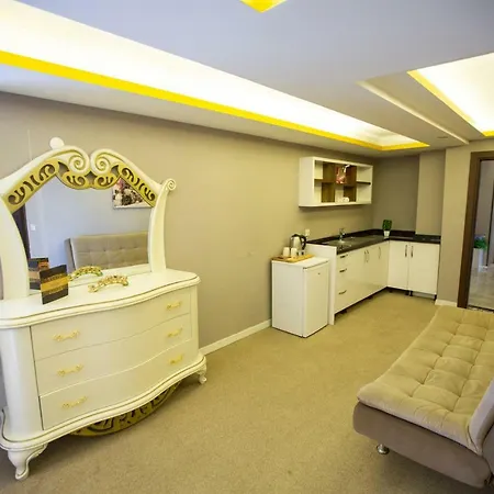 Royal Life Exclusive Hotel
