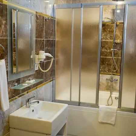 Royal Life Exclusive Hotel