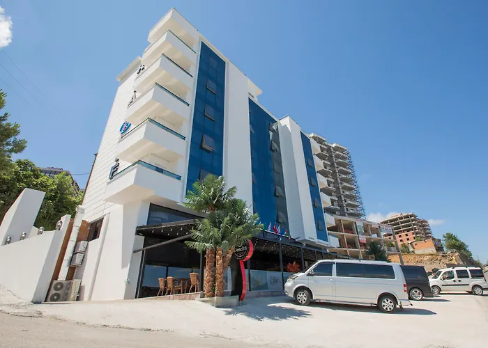 Royal Life Exclusive Hotel