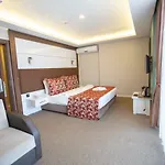 Royal Life Exclusive Hotel
