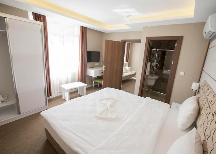 Royal Life Exclusive